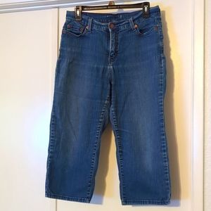 Ladies Levi's stretch Capri's, 12